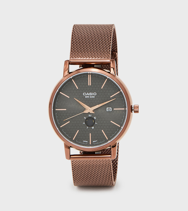 Gray analog watch with a stainless steel strap | Elegant and contemporary design